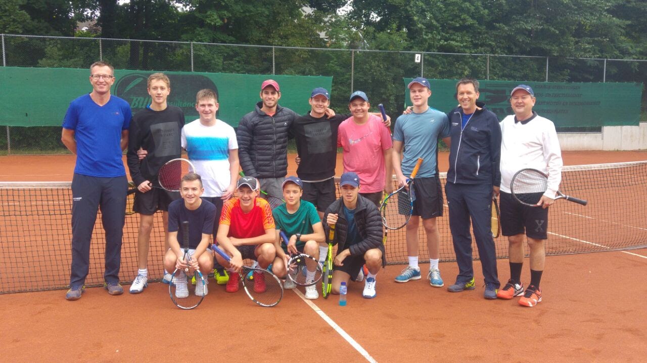 Tennis Republic tour to Holland 2017 exposed players to playing on clay court surfaces.